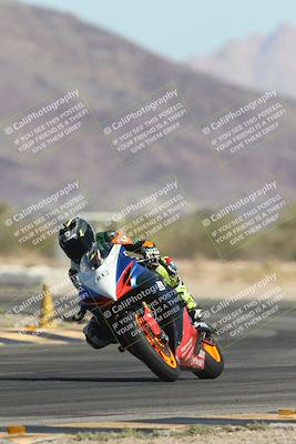 media/Oct-30-2025-Racers Edge (Thu) [[dabbdaf680]]/3-B Group/Session 2 (Turn 14)/